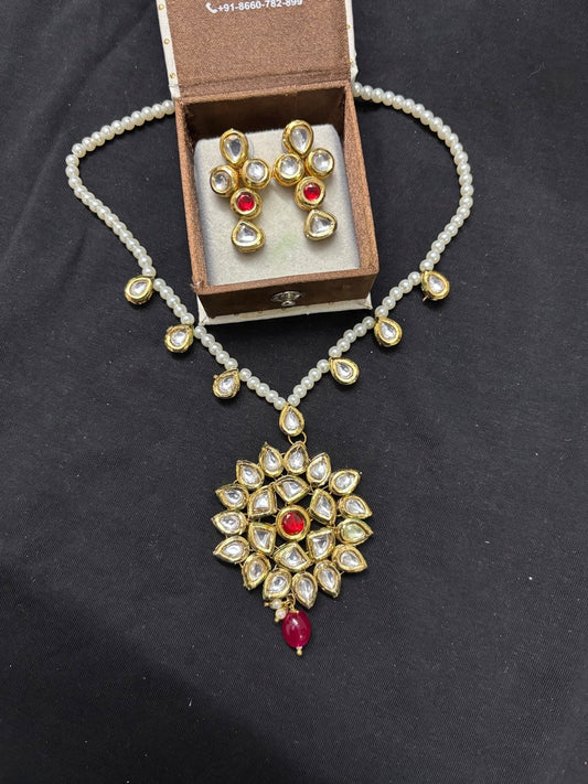 Elegant Kundan and Pearl Jewelry Set