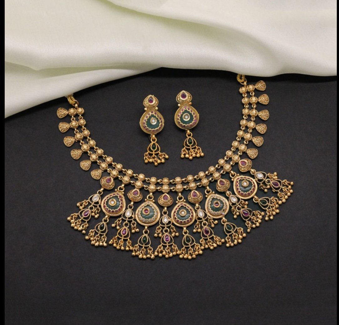 Queen's Love Antique Gold Plated Necklace Set