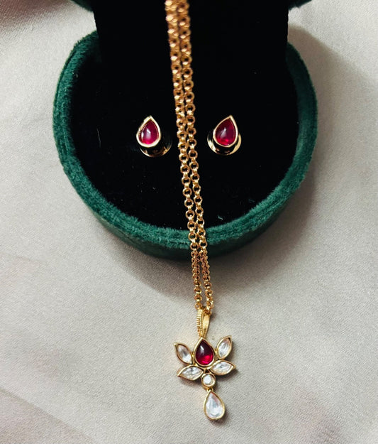 Moissanite & Rubi coloured Kundan Pendant Jewelry Set