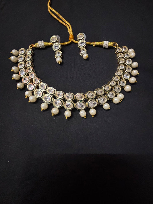 Elegant Kundan and Pearl Jewelry Set
