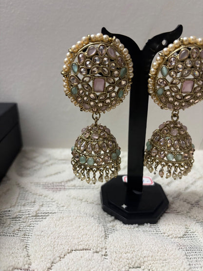 Elegant Kundan Jhumka Earrings