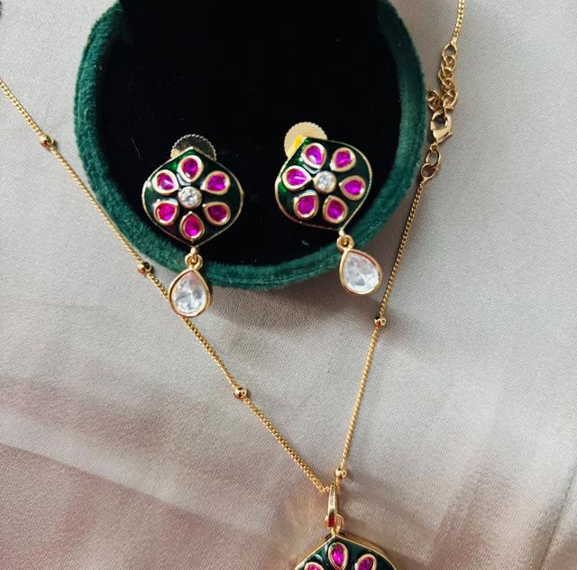 Mossainite Pendant Jewelry Set