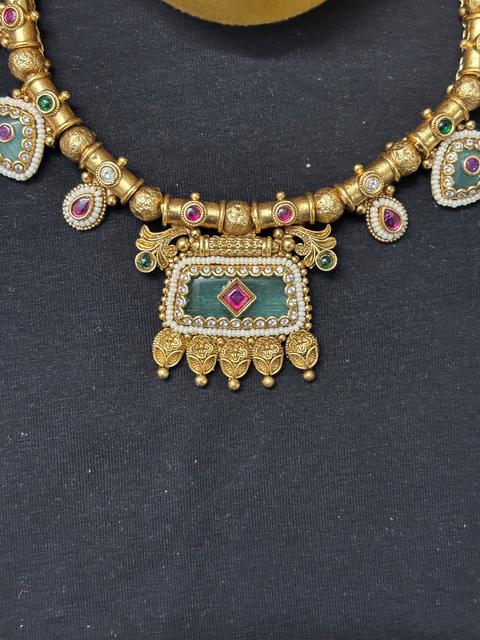 Elegant Kundan Jewelry Set with Earrings