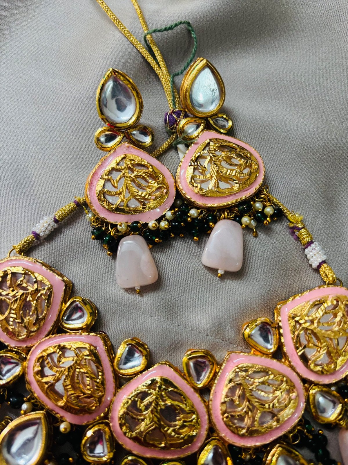 Elegant Kundan Jewelry Set with Pastel Accents