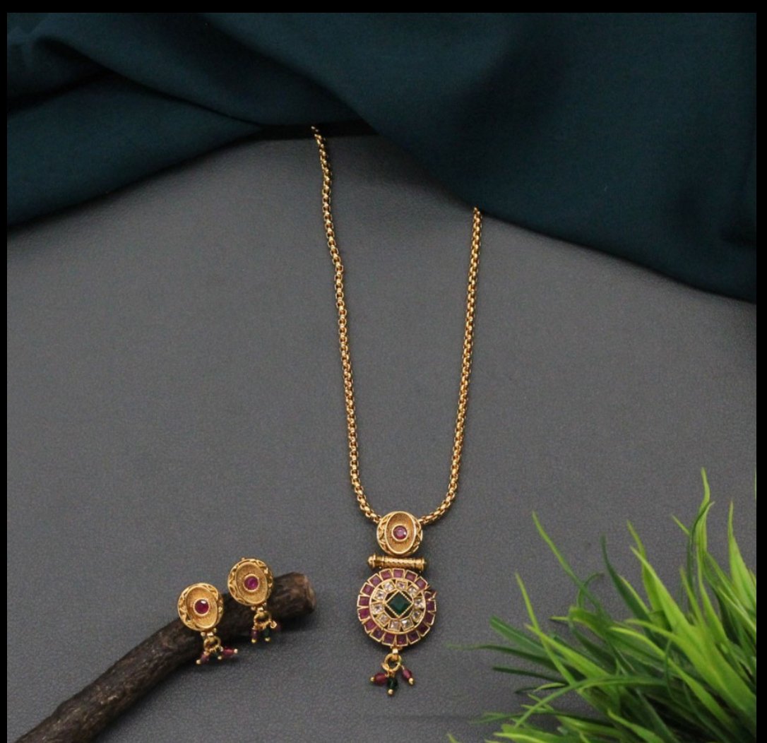 Elegant Kundan Jewelry Set with Earrings