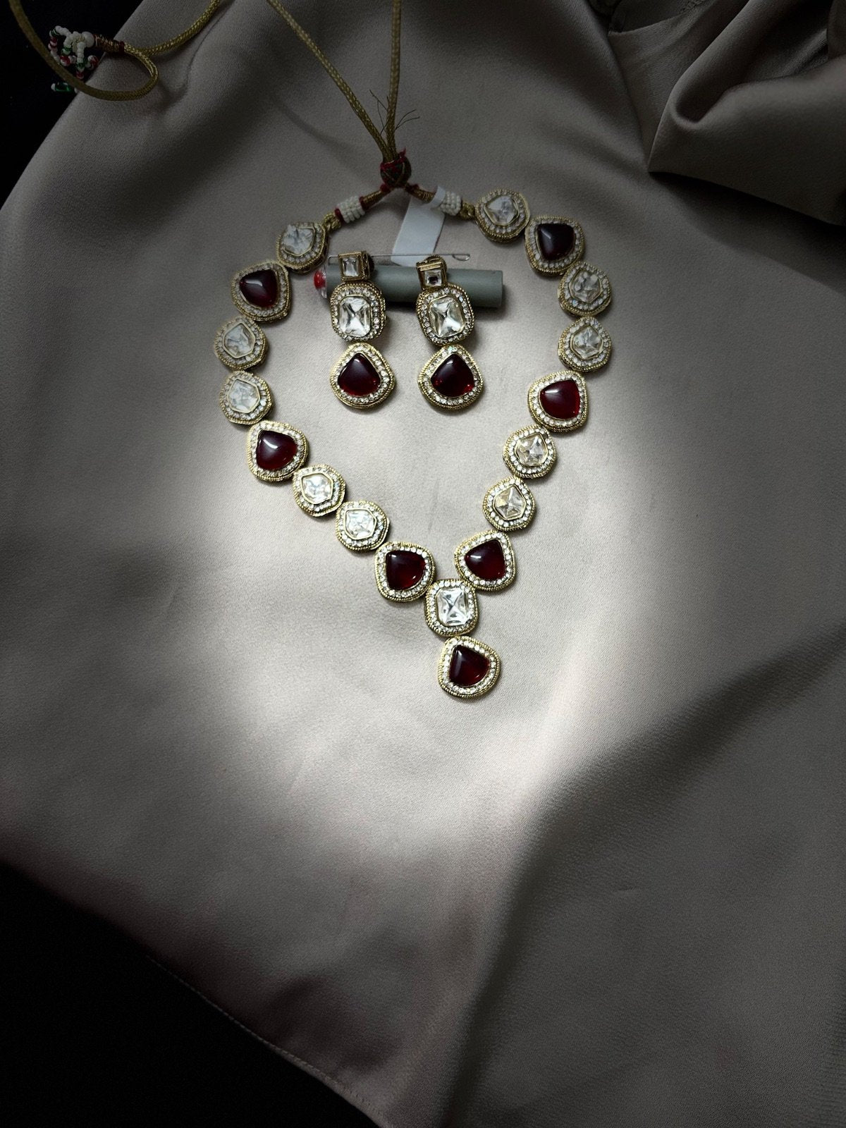 Elegant Kundan Jewelry Set with Black Stone Accents