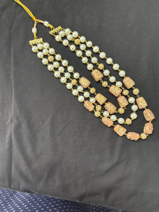 Elegant Pearl and Beaded Necklace