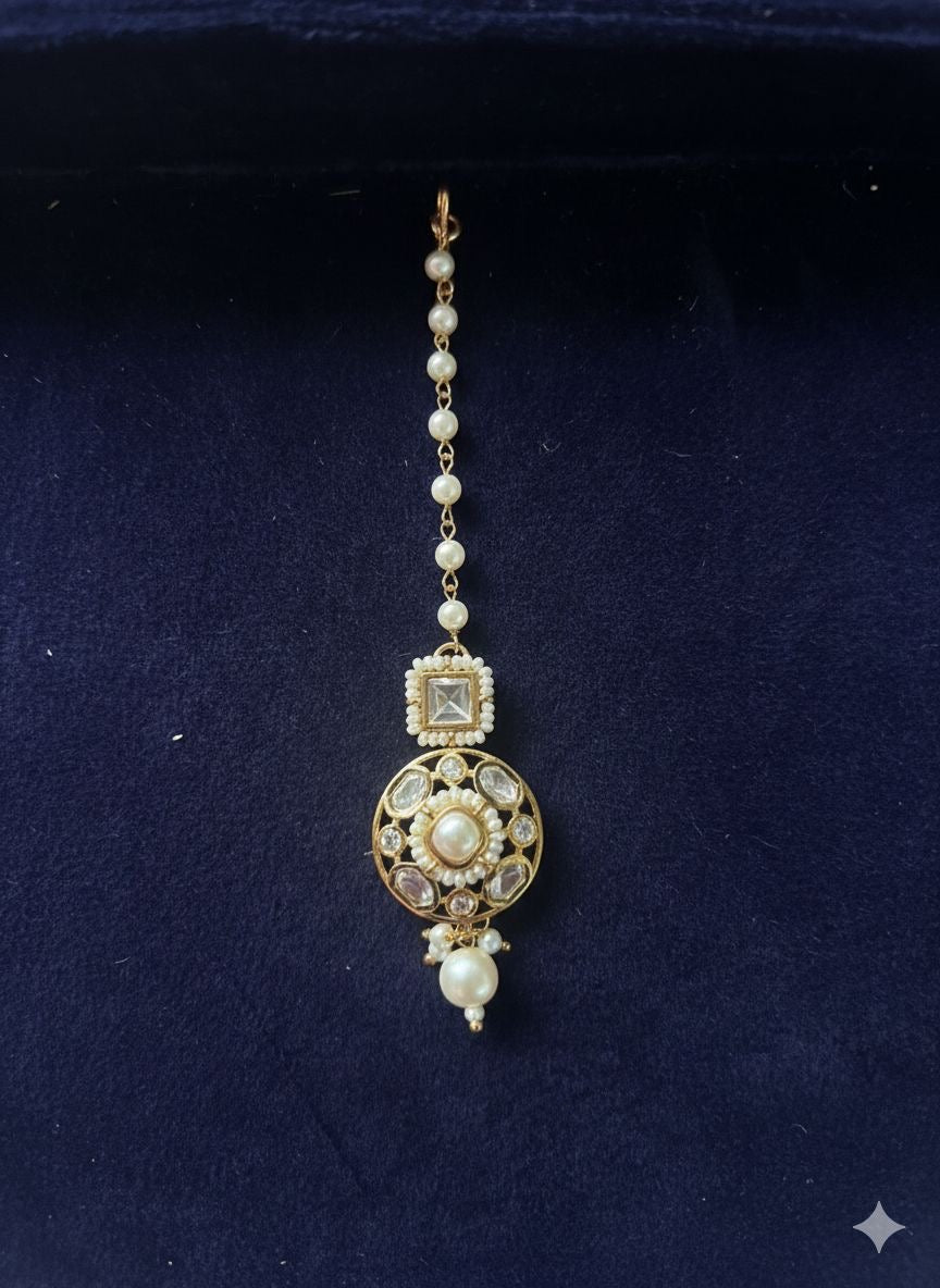 Kundan Maangtika
