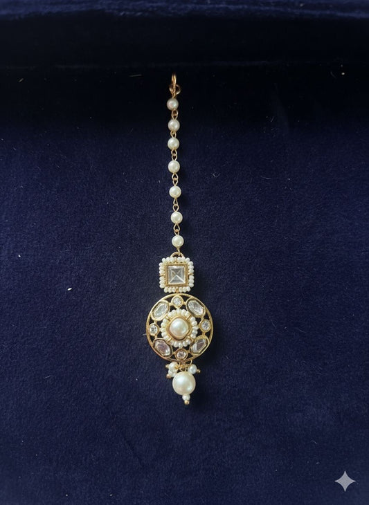Kundan Maangtika