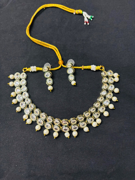 Elegant Kundan and Pearl Jewelry Set