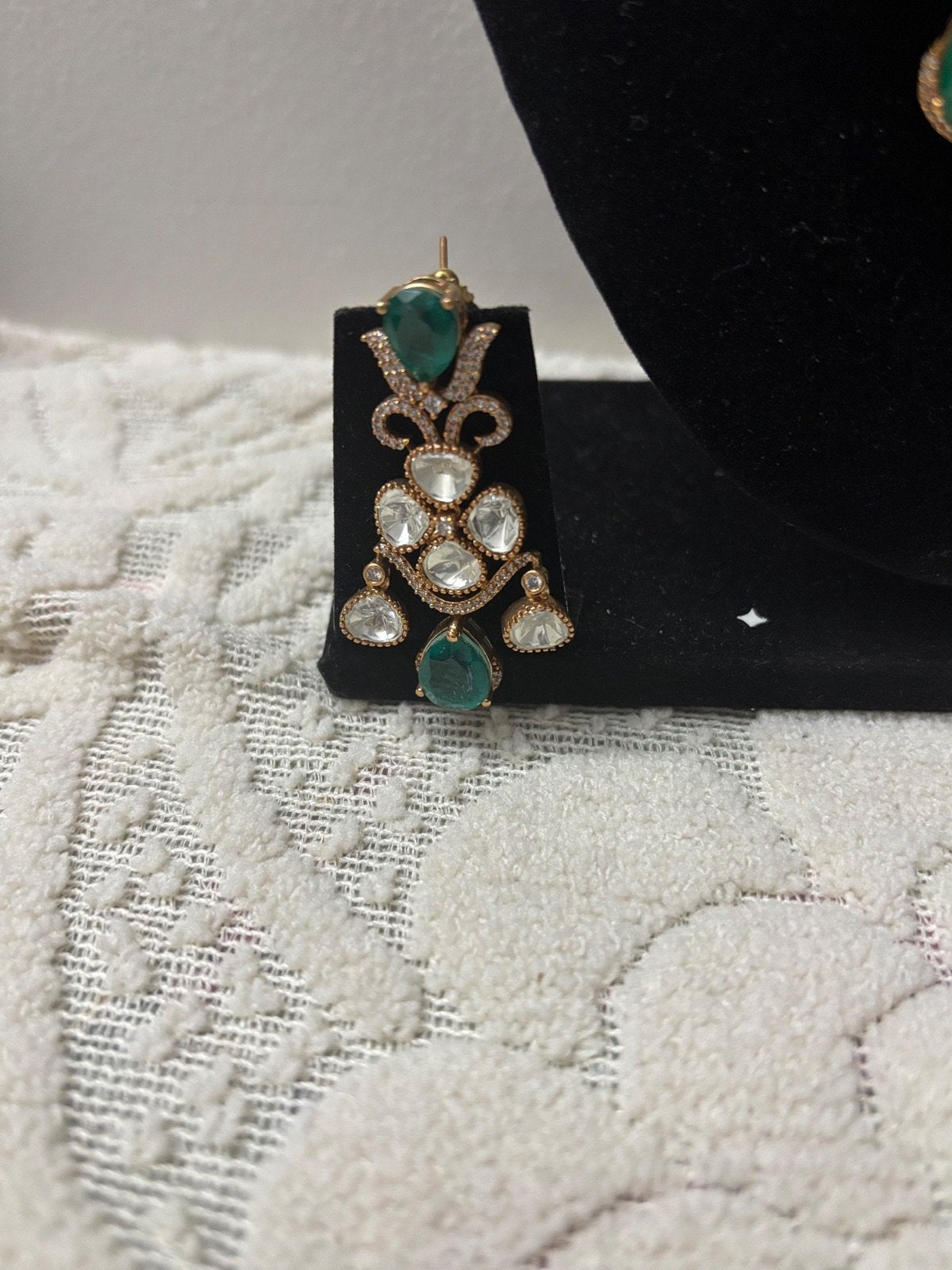 Elegant Green and White Jewelry Set