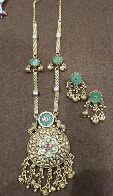 Elegant Antique Gold Plated Jewelry Set with Green Accents