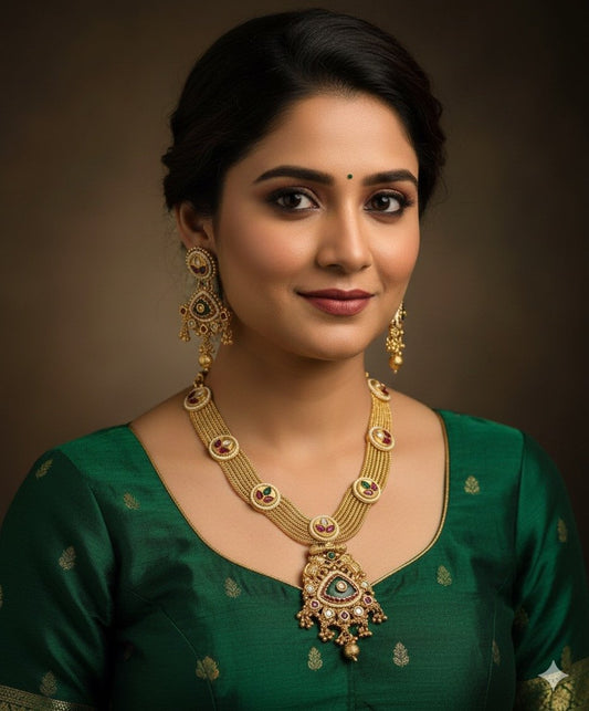 Kundan Jewelry Set with Intricate Detailing