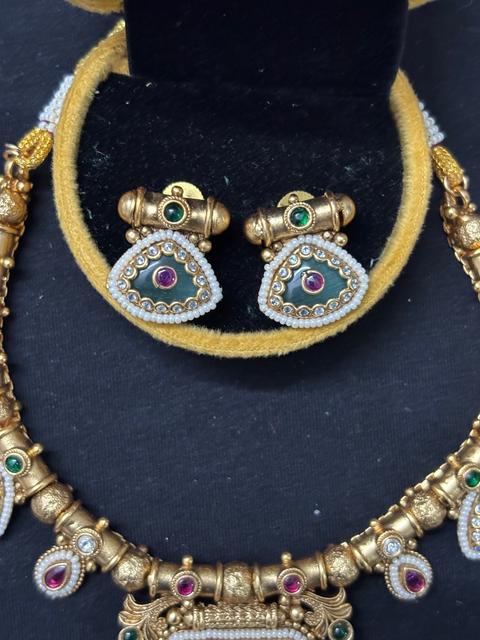Elegant Kundan Jewelry Set with Earrings