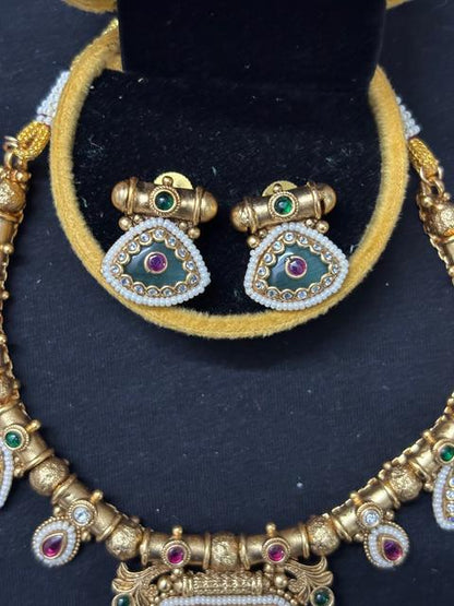 Elegant Kundan Jewelry Set with Earrings