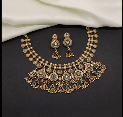 Queen's Love Antique Gold Plated Necklace Set