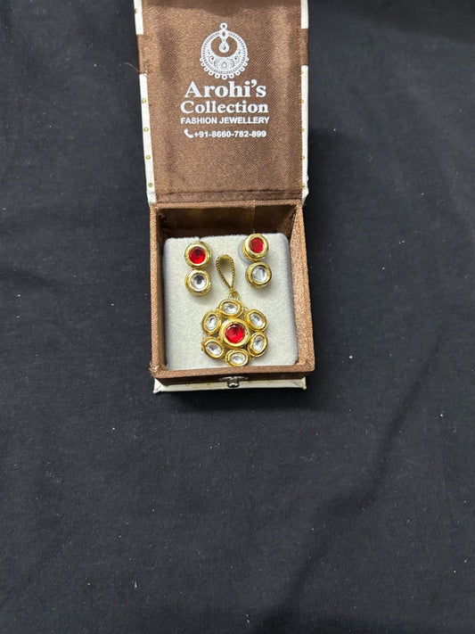 Elegant Kundan Pendant and Earring Set