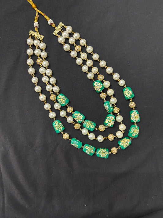 Elegant Pearl and Green Beaded Necklace