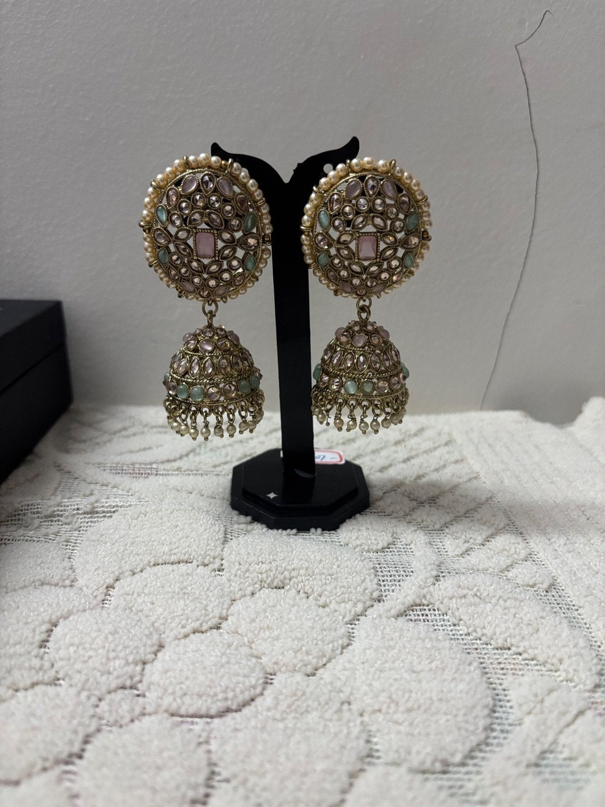 Elegant Kundan Jhumka Earrings
