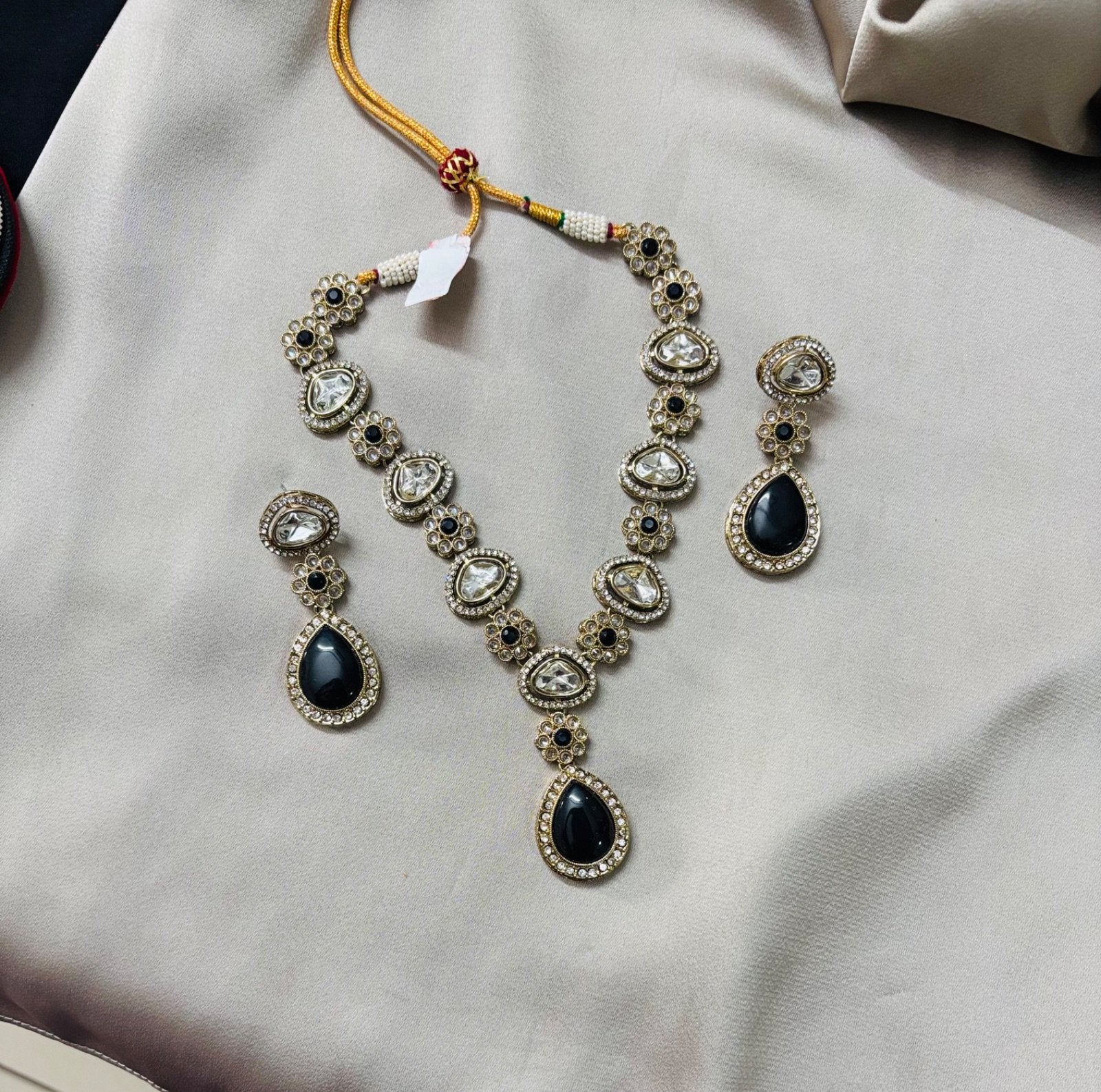 Elegant Kundan Jewelry Set with Black Stone Accents