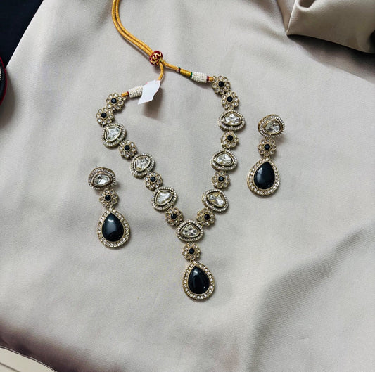 Elegant Kundan Jewelry Set with Black Stone Accents