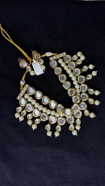 Elegant Kundan and Pearl Jewelry Set