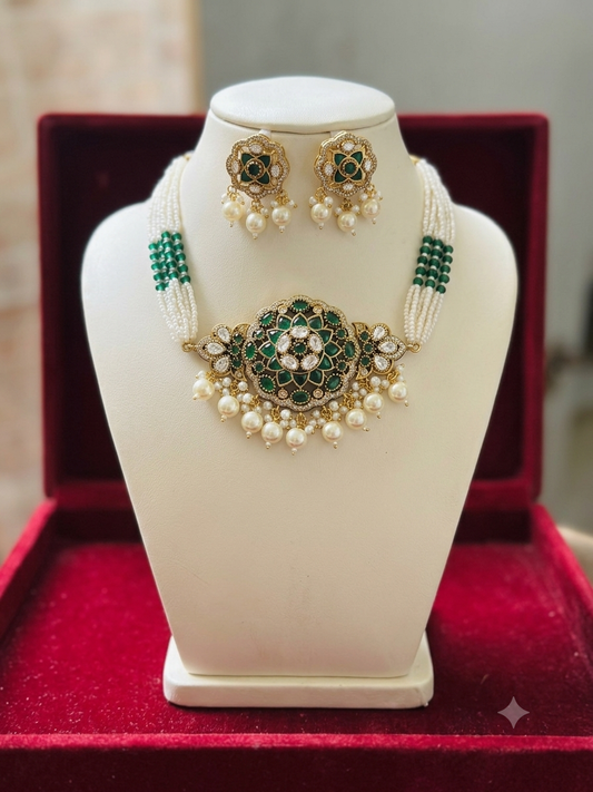 Naira - Emerald and Mother of pearls choker set